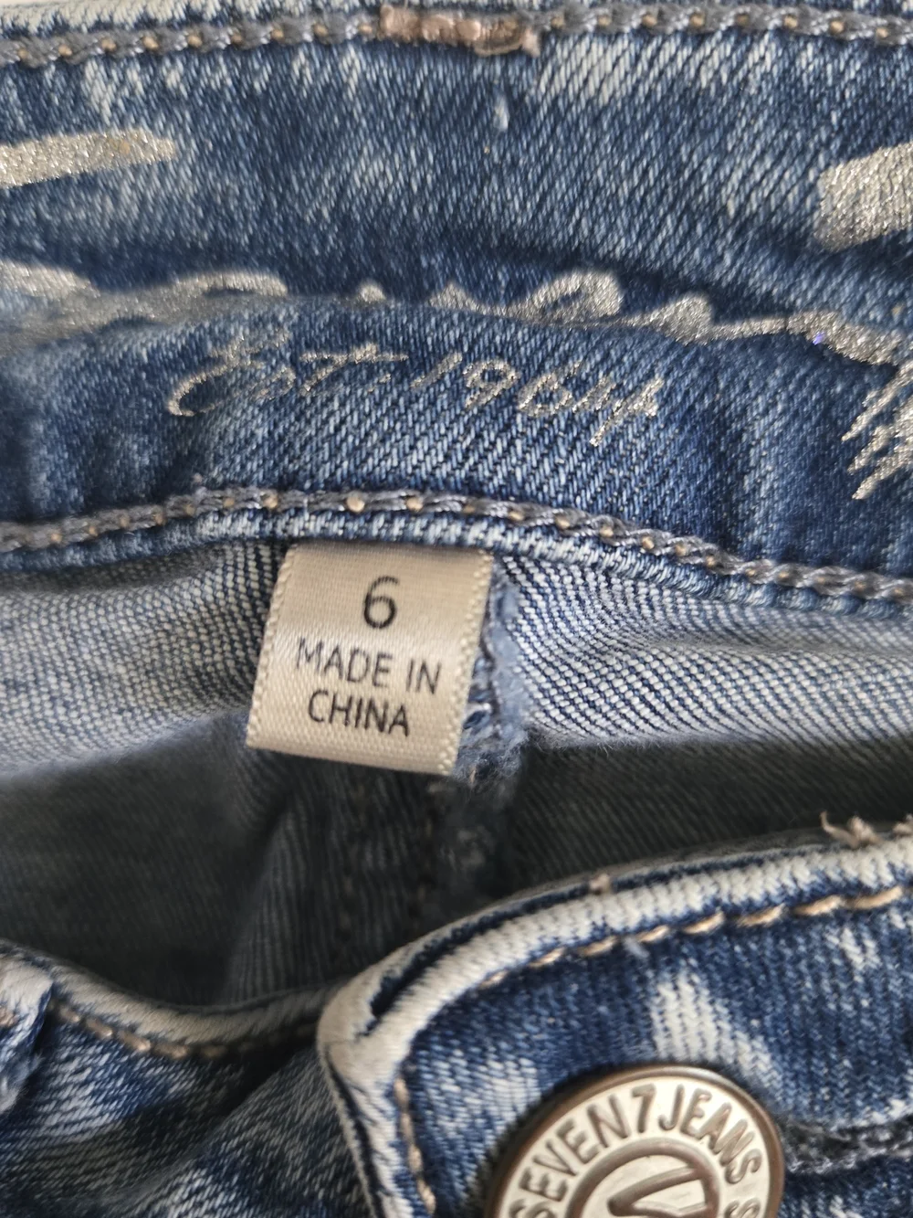 Light Wash Slim Denim Jeans With Cuffed Raw Edge Hem. Womens Size 6. - Picture 8 of 14